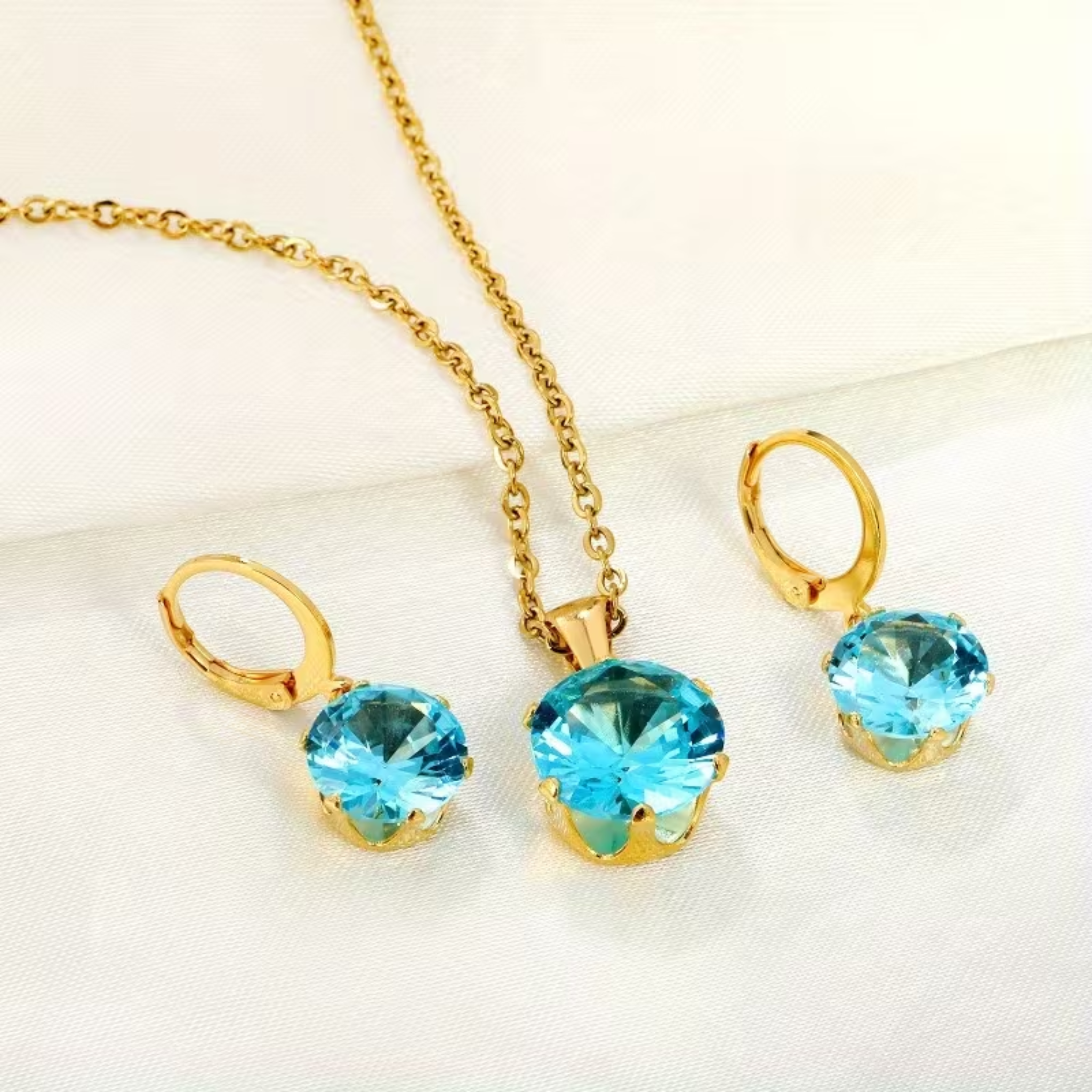 Cerulean Crown Jewelry Set – Golden Necklace & Matching Earrings